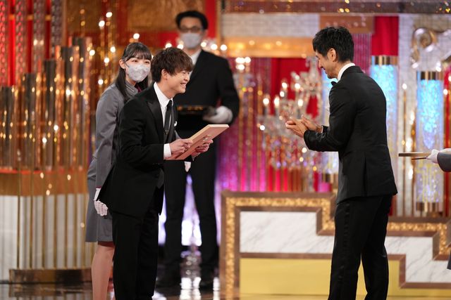 “めるる”生見愛瑠、レースのドレスで登場！新人俳優賞受賞者たち（7枚目）