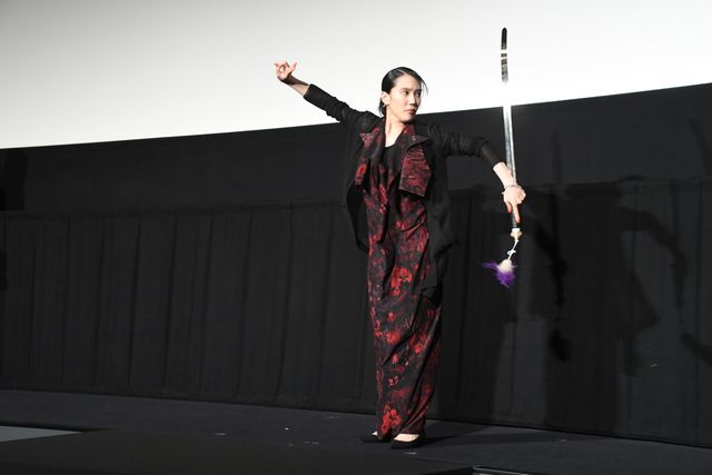 山本千尋、中国武術を披露！映画『THE WITCH／魔女　－増殖－』シン・シア来日ジャパンプレミア（11枚目）
