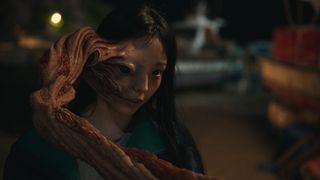 Netflix実写版「寄生獣」ハイジはなぜ主人公の“顔の右側”に寄生する？監督が明かす新一＆ミギーとの違い