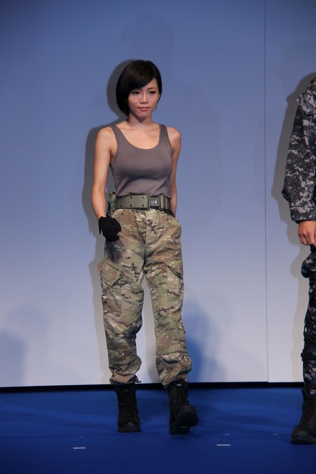 釈由美子、ノースタントで橋から飛び降り！会見フォトギャラリー（2枚目）