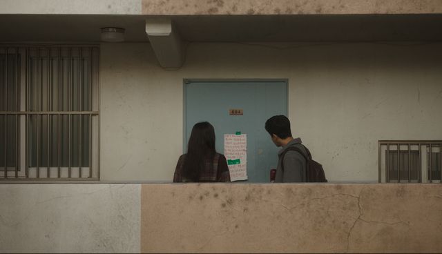 怖すぎ…『層間騒音』恐怖の団地に潜む、不穏なアイテム・人物写真（6枚目）