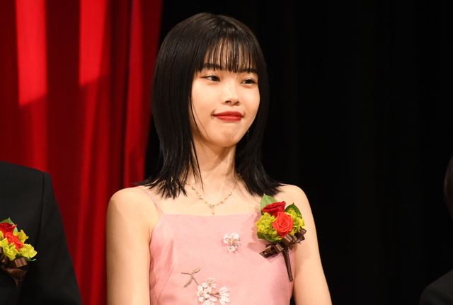 アイナ・ジ・エンドが華やかなドレスで魅了！第97回キネマ旬報ベスト・テン表彰式（3枚目）