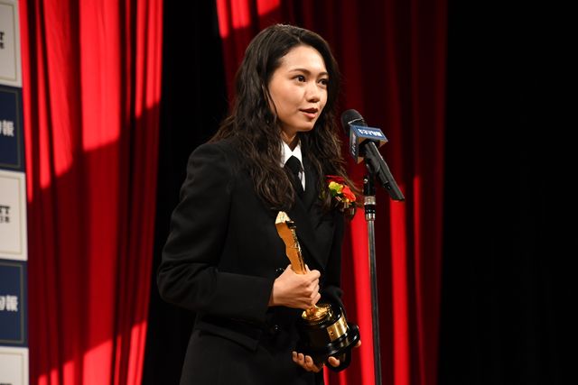 アイナ・ジ・エンドが華やかなドレスで魅了！第97回キネマ旬報ベスト・テン表彰式（4枚目）