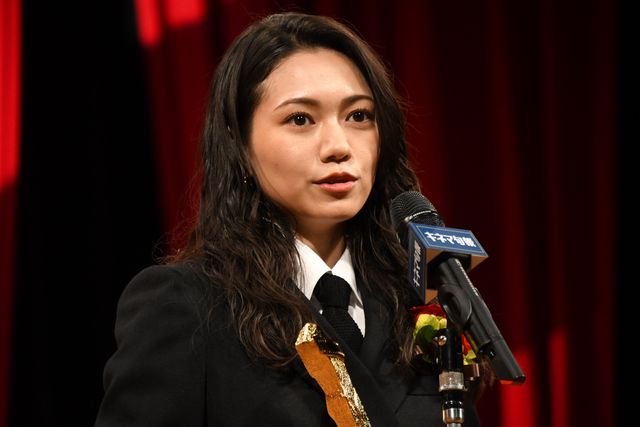 アイナ・ジ・エンドが華やかなドレスで魅了！第97回キネマ旬報ベスト・テン表彰式（5枚目）