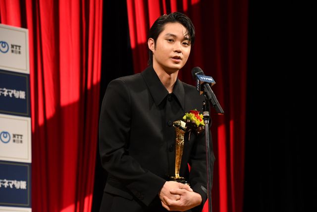 アイナ・ジ・エンドが華やかなドレスで魅了！第97回キネマ旬報ベスト・テン表彰式（6枚目）