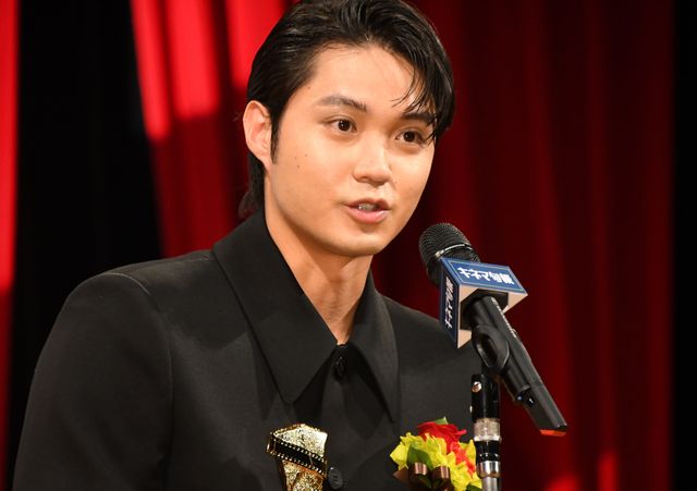 アイナ・ジ・エンドが華やかなドレスで魅了！第97回キネマ旬報ベスト・テン表彰式（7枚目）