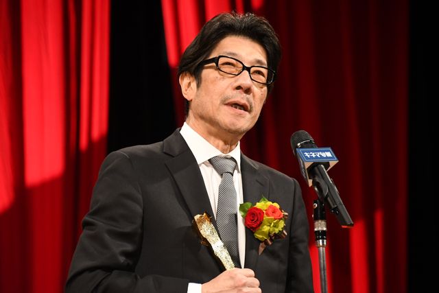 アイナ・ジ・エンドが華やかなドレスで魅了！第97回キネマ旬報ベスト・テン表彰式（14枚目）