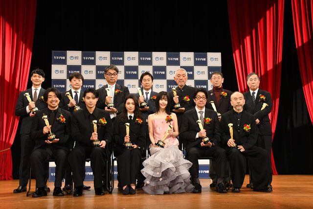 アイナ・ジ・エンドが華やかなドレスで魅了！第97回キネマ旬報ベスト・テン表彰式（15枚目）