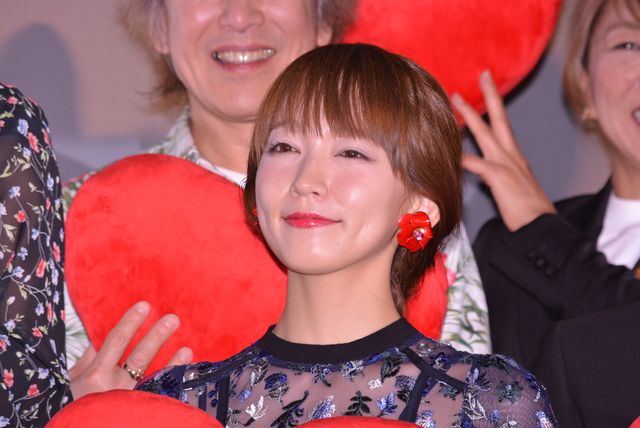 吉岡里帆＆宮川大輔『名探偵コナン　から紅の恋歌（ラブレター）』初日舞台あいさつに登壇（2枚目）