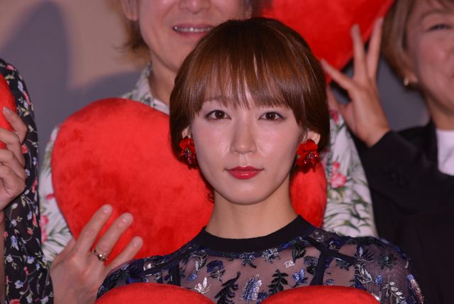 吉岡里帆＆宮川大輔『名探偵コナン　から紅の恋歌（ラブレター）』初日舞台あいさつに登壇（4枚目）