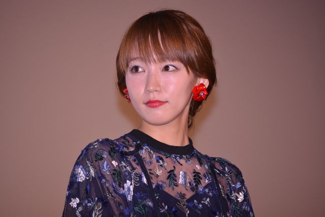 吉岡里帆＆宮川大輔『名探偵コナン　から紅の恋歌（ラブレター）』初日舞台あいさつに登壇（5枚目）