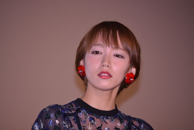 吉岡里帆＆宮川大輔『名探偵コナン　から紅の恋歌（ラブレター）』初日舞台あいさつに登壇（7枚目）