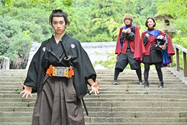 「仮面ライダーガッチャード」加治木に恋の予感…！第9話場面カット（3枚目）