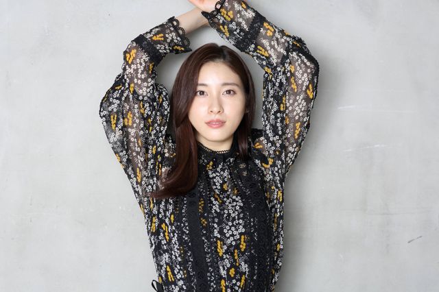 土屋太鳳、可憐で美しい！映画『鳩の撃退法』インタビューカット（3枚目）