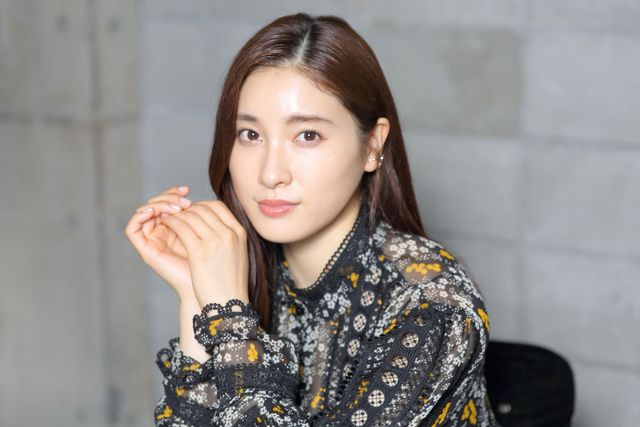 土屋太鳳、可憐で美しい！映画『鳩の撃退法』インタビューカット（7枚目）