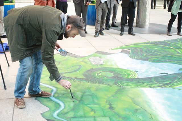 初来日した3Dトリック・アーティスト、ジョー・ヒル氏のパフォーマンス フォトギャラリー（2枚目）