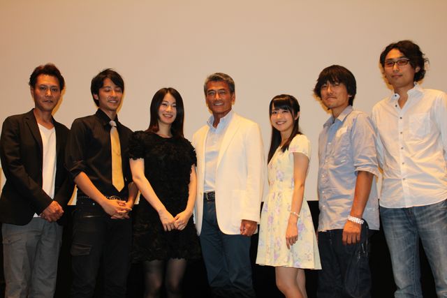 出演者が笑顔で登壇！映画『チェイン/CHAIN』の完成披露試写会フォトギャラリー：フォトギャラリー