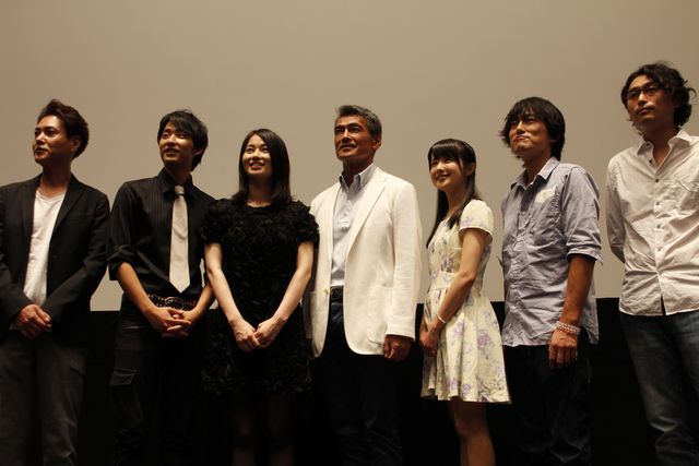 出演者が笑顔で登壇！映画『チェイン/CHAIN』の完成披露試写会フォトギャラリー（2枚目）
