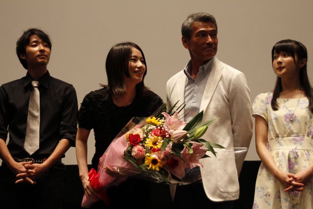 出演者が笑顔で登壇！映画『チェイン/CHAIN』の完成披露試写会フォトギャラリー（3枚目）