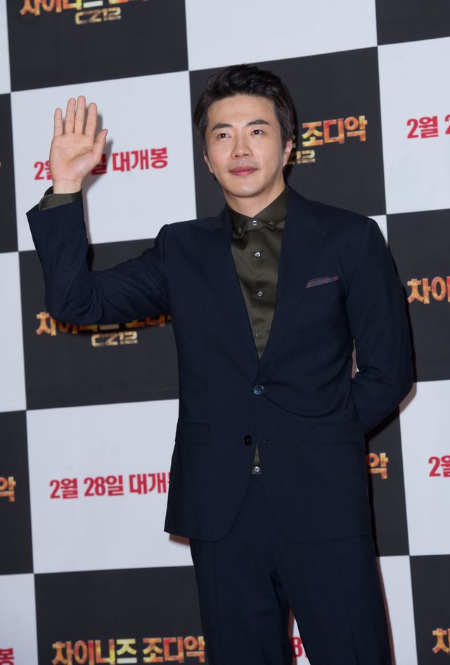 『ライジング・ドラゴン』クォン・サンウ、ジャッキー・チェンと仲良くレッドカーペットに登場！＜韓国JPICTURES＞：フォトギャラリー