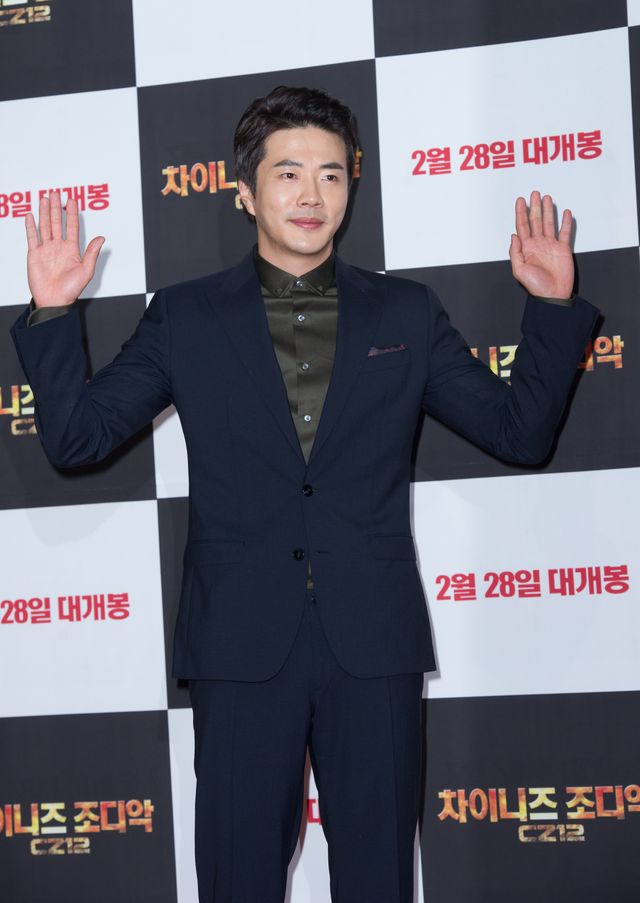 『ライジング・ドラゴン』クォン・サンウ、ジャッキー・チェンと仲良くレッドカーペットに登場！＜韓国JPICTURES＞（2枚目）