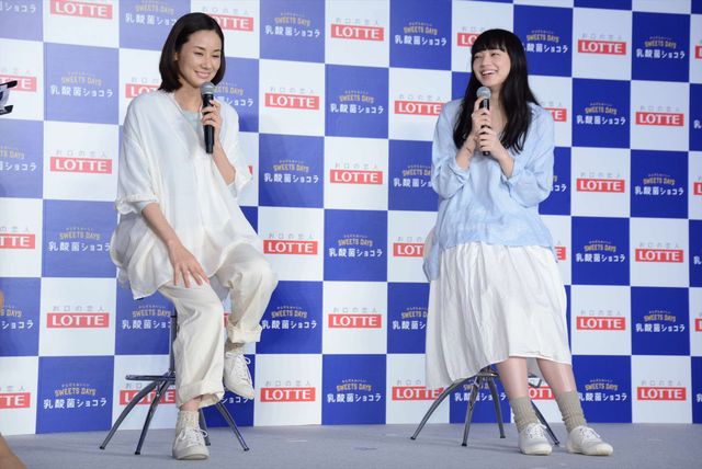 吉田羊＆小松菜奈なかよし！ロッテ「乳酸菌ショコラ」新商品発表会（12枚目）