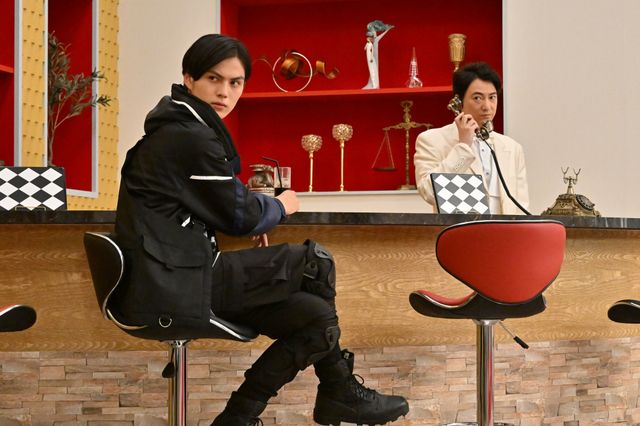 ラスボスとの缶蹴り、勝者は？「仮面ライダーギーツ」第8話「邂逅VII：切り札ニンジャ」（4枚目）