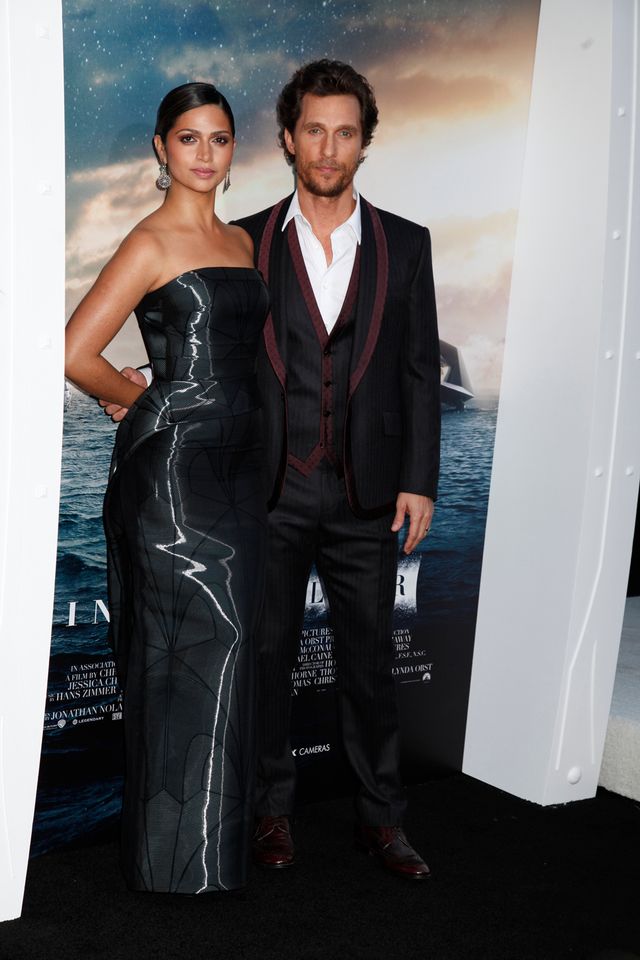 アン・ハサウェイ、胸元ざっくりセクシードレスで登場！フォトギャラリー（8枚目）