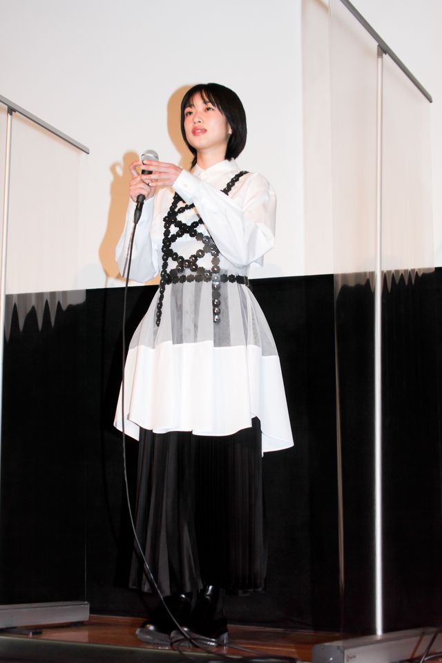 全身ショットも！河合優実、小野莉奈、小宮山莉渚、中井友望ら『少女は卒業しない』初日舞台挨拶（3枚目）