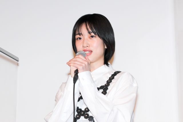 全身ショットも！河合優実、小野莉奈、小宮山莉渚、中井友望ら『少女は卒業しない』初日舞台挨拶（4枚目）