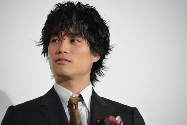 桐谷美玲、真っ赤なドレス姿が美しい！映画『リベンジgirl』初日舞台あいさつ（5枚目）