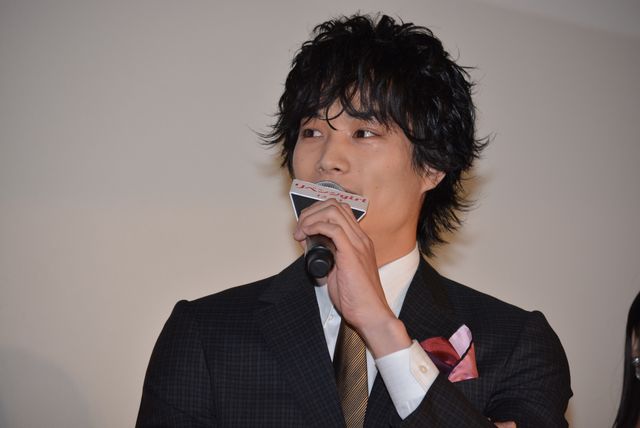 桐谷美玲、真っ赤なドレス姿が美しい！映画『リベンジgirl』初日舞台あいさつ（8枚目）