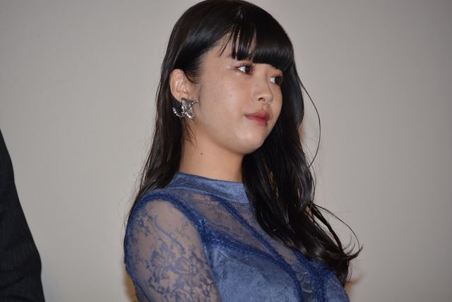 桐谷美玲、真っ赤なドレス姿が美しい！映画『リベンジgirl』初日舞台あいさつ（14枚目）