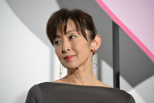 桐谷美玲、真っ赤なドレス姿が美しい！映画『リベンジgirl』初日舞台あいさつ（19枚目）