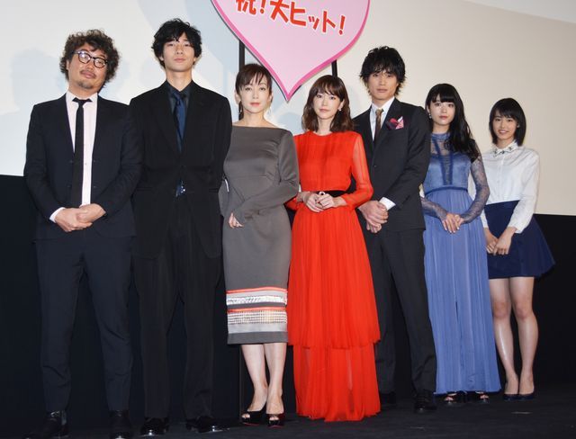 桐谷美玲、真っ赤なドレス姿が美しい！映画『リベンジgirl』初日舞台あいさつ（24枚目）