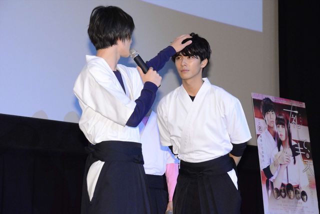 中尾暢樹＆前山剛久＆結木滉星、男同士で壁ドン、バックハグ、頭ポンポン……（2枚目）