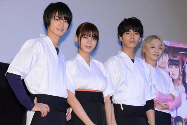 中尾暢樹＆前山剛久＆結木滉星、男同士で壁ドン、バックハグ、頭ポンポン……（9枚目）