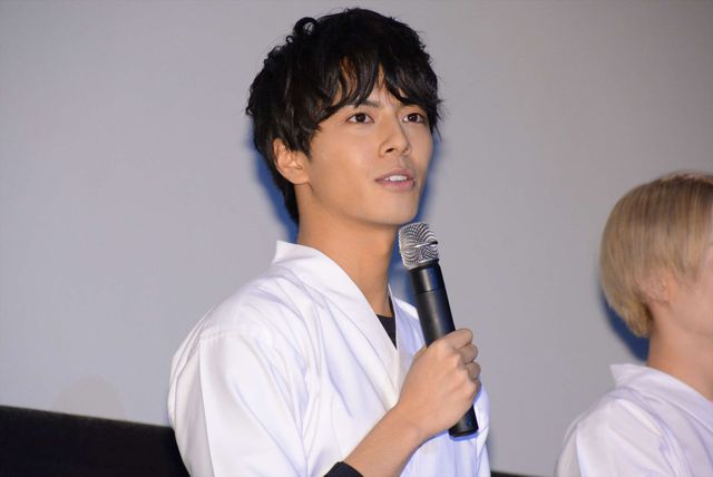 中尾暢樹＆前山剛久＆結木滉星、男同士で壁ドン、バックハグ、頭ポンポン……（16枚目）