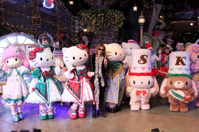 YOSHIKIがゴンドラに乗ってハローキティパレードに登場！　ニューアルバムについても言及（8枚目）