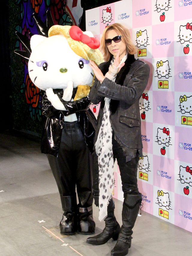 YOSHIKIがゴンドラに乗ってハローキティパレードに登場！　ニューアルバムについても言及（9枚目）