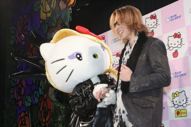 YOSHIKIがゴンドラに乗ってハローキティパレードに登場！　ニューアルバムについても言及（11枚目）