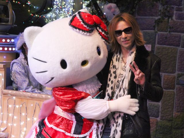YOSHIKIがゴンドラに乗ってハローキティパレードに登場！　ニューアルバムについても言及（12枚目）