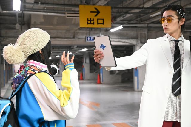 ジョージ・狩崎、橘朔也が所長を務めるBOARDへ！「仮面ライダーアウトサイダーズep.3」場面写真：フォトギャラリー