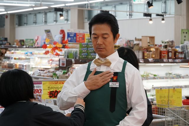 ムチャクチャ緊張しているアキラ100%…テレ東ドラマ「娘の結婚」撮影現場にて：フォトギャラリー