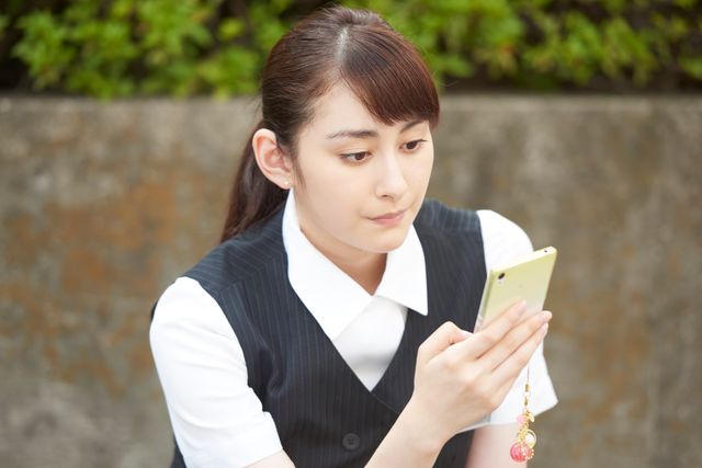 早見あかり＆市原隼人、距離近すぎ……！胸キュン場面写真（2枚目）