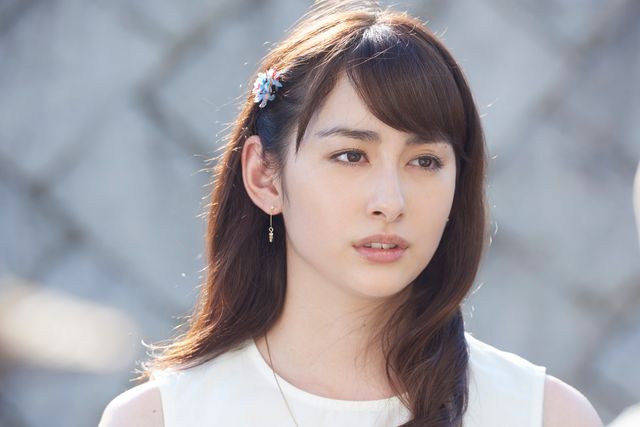 早見あかり＆市原隼人、距離近すぎ……！胸キュン場面写真（4枚目）