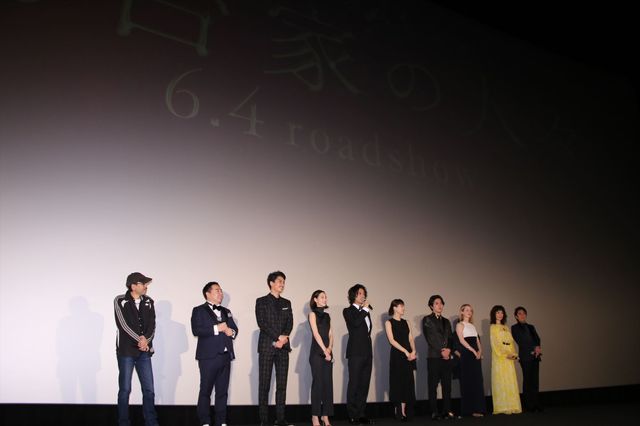 綾瀬はるかの手を取る斎藤工…！映画『高台家の人々』完成披露試写会フォトギャラリー（3枚目）