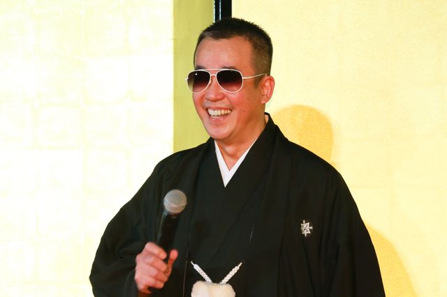 年明けを祝うようなバッチ来い！『土竜の唄　香港狂騒曲』大ヒット記念舞台あいさつフォトギャラリー（4枚目）