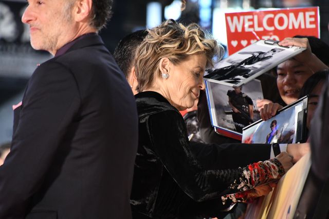 シュワちゃん、スマホカバーは『コマンドー』！（5枚目）