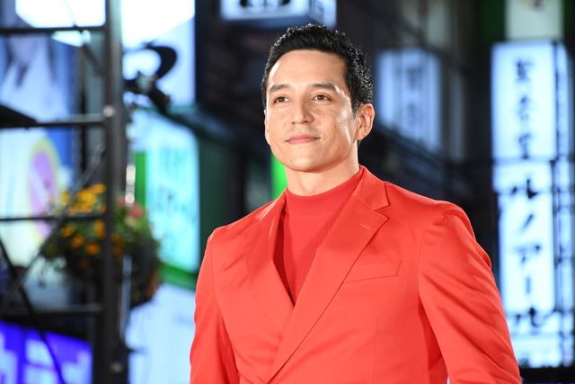 シュワちゃん、スマホカバーは『コマンドー』！（8枚目）